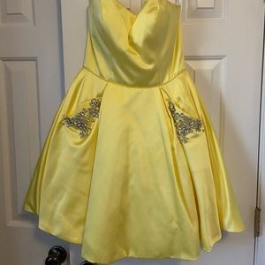 Yellow strapless Sherri Hill, size 4